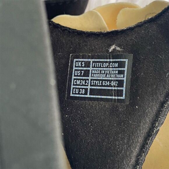 FitFlop Women's Black Suede Thong Sandals Floral Design Size 7 - Picture 8 of 8